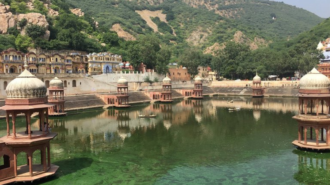 Alwar taxi and tour service