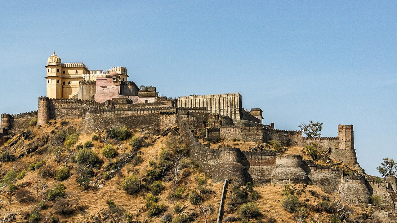 Kumbhalgarh taxi and tour service