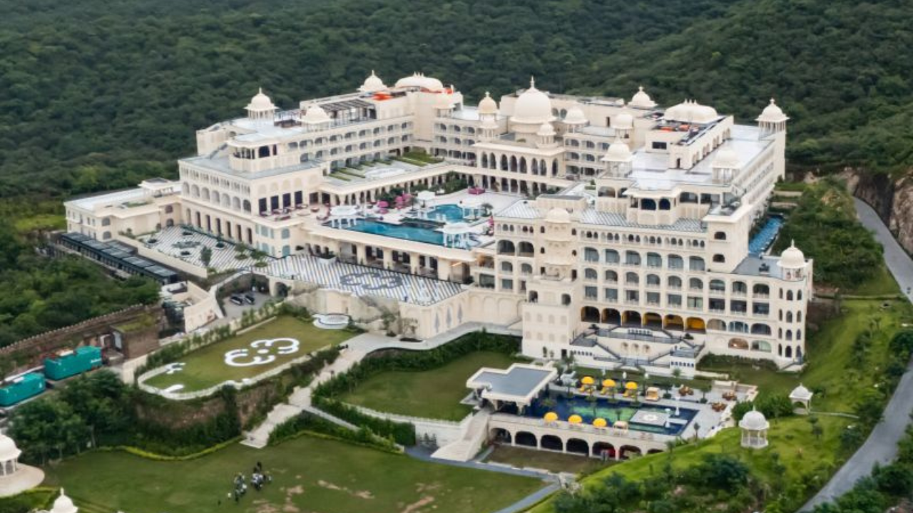 Udaipur car rental and taxi service